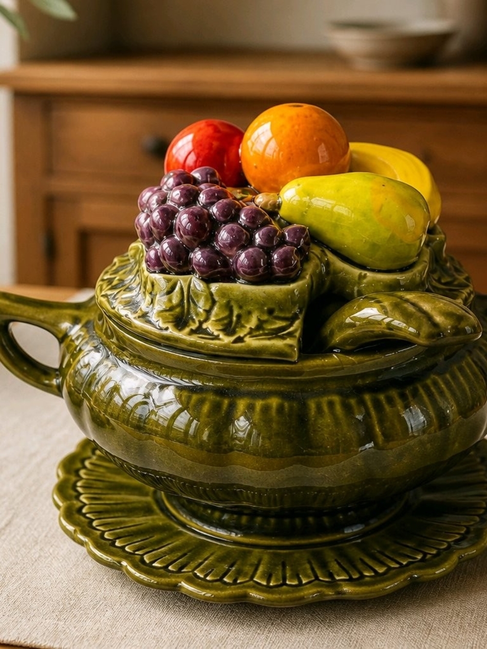 VINTAGE CALIFORNIA ORIGINALS POTTERY MAJOLICA FRUIT SOUP TUREEN LADLE PLATE USA